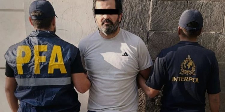 Cae Contralmirante Farías en Argentina por huachicol