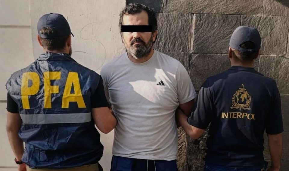 Cae Contralmirante Farías en Argentina por huachicol