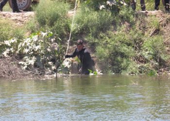 Localizan dos cuerpos flotando en canal alto