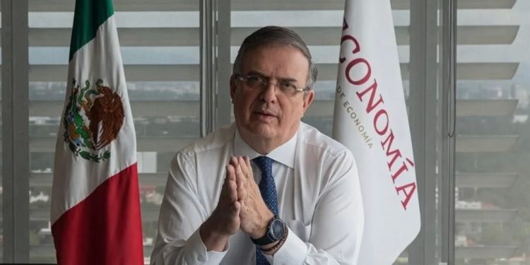 Abre Anticorrupción indagatoria contra Ebrard por hijo en Inglaterra