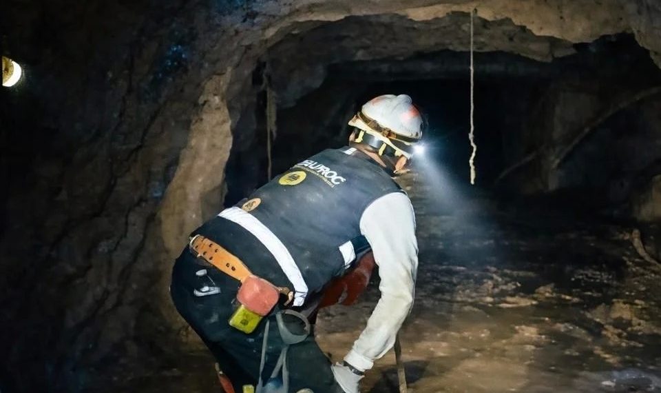 Hallan con vida a segundo minero en El Rosario, Sinaloa