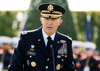 Pide Hegseth renuncia a jefe del Estado Mayor del Ejército