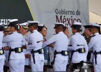 “Necesitamos marinos que también sean íntegros”: Sheinbaum en Veracruz