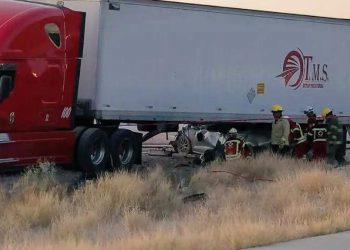 Pierde la vida en choque carretero al huir de la justicia