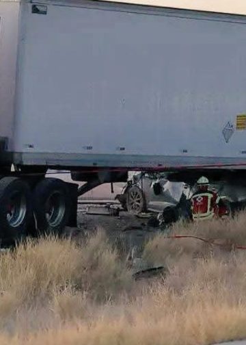 Pierde la vida en choque carretero al huir de la justicia