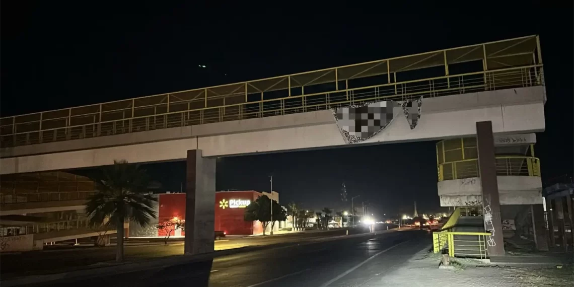 Dejan “narcomanta” en puente de la salida norte de Cajeme