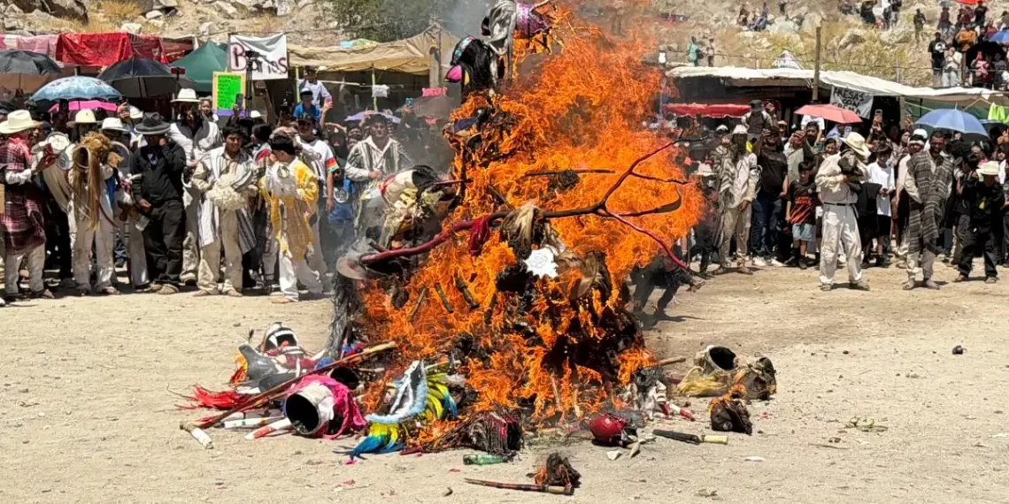 Con quema de máscaras, celebran yaquis Sábado de Gloria en Hermosillo