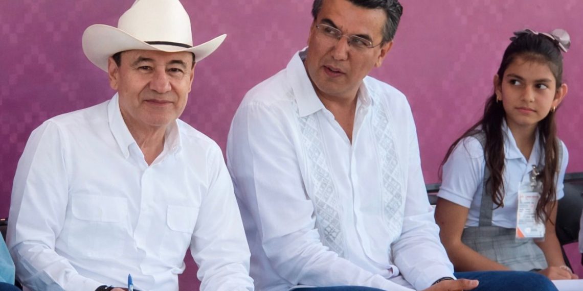 Ramón Flores acompaña a Alfonso Durazo en entrega de becas en Soyopa y Mazatán