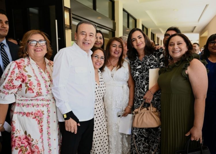 Gobernador Durazo reconoce vocación transformadora de las maestras y maestros en su día