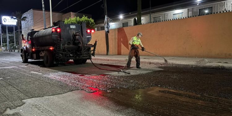 Avanza obra de rehabilitación en la Calzada en Guaymas; continúan trabajos de mejoramiento de la vialidad