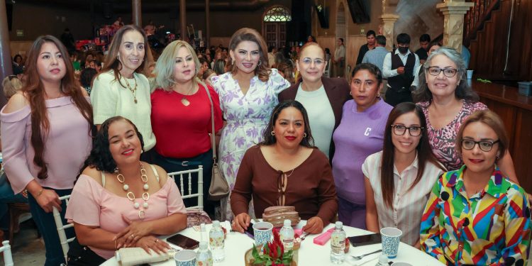 Celebra el Ayuntamiento de Guaymas a madres trabajadoras