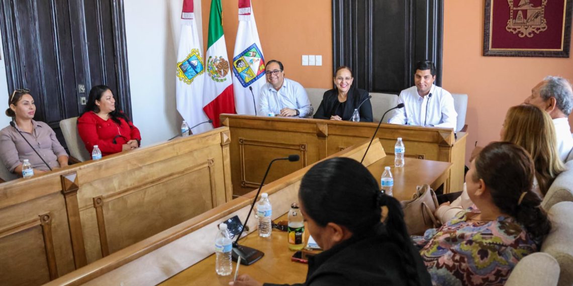 Atiende doctora Karla Córdova planteamientos de delegados y comisarios para fortalecer soluciones en comunidades de Guaymas