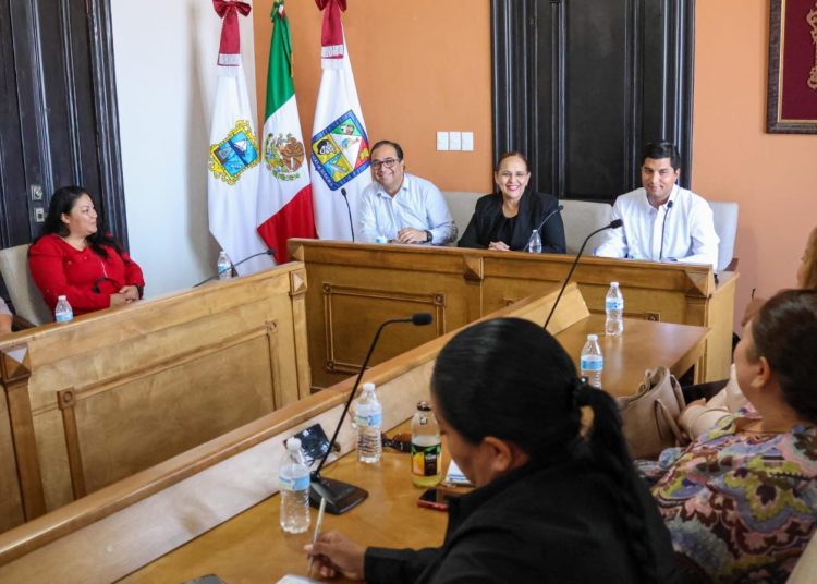 Atiende doctora Karla Córdova planteamientos de delegados y comisarios para fortalecer soluciones en comunidades de Guaymas