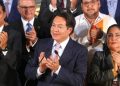 Mario Delgado anuncia aumento salarial de 9% a maestros