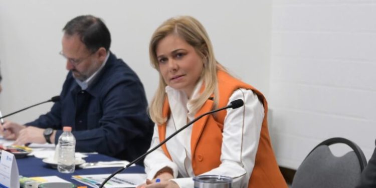 “Es un citatorio mal hecho”, afirma Maru Campos sobre llamado de FGR