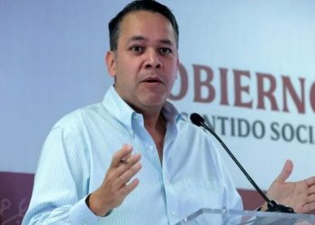 Exsecretario de finanzas de Sinaloa se entrega en EU