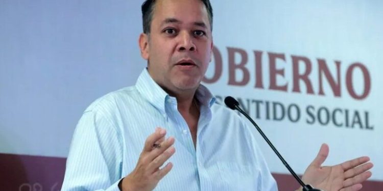 Exsecretario de finanzas de Sinaloa se entrega en EU