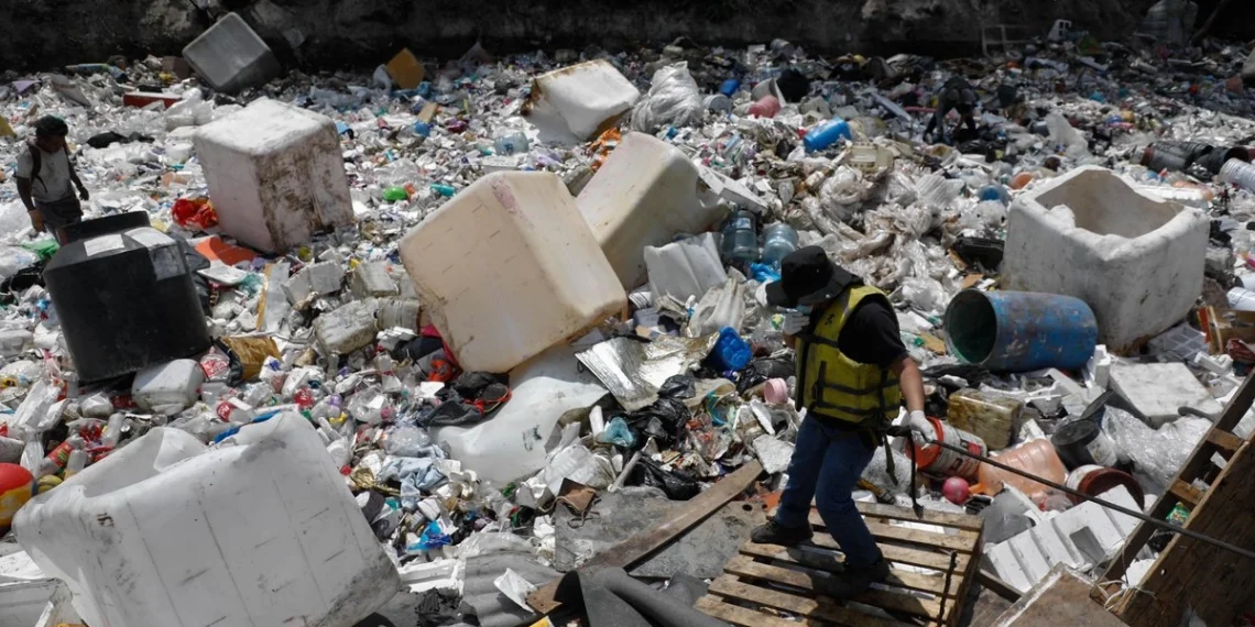 México produce 139 mil toneladas diarias de basura; sólo son tratados el 5% de los residuos