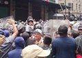 Con escudos y gases, policía impide plantón de CNTE en el Zócalo