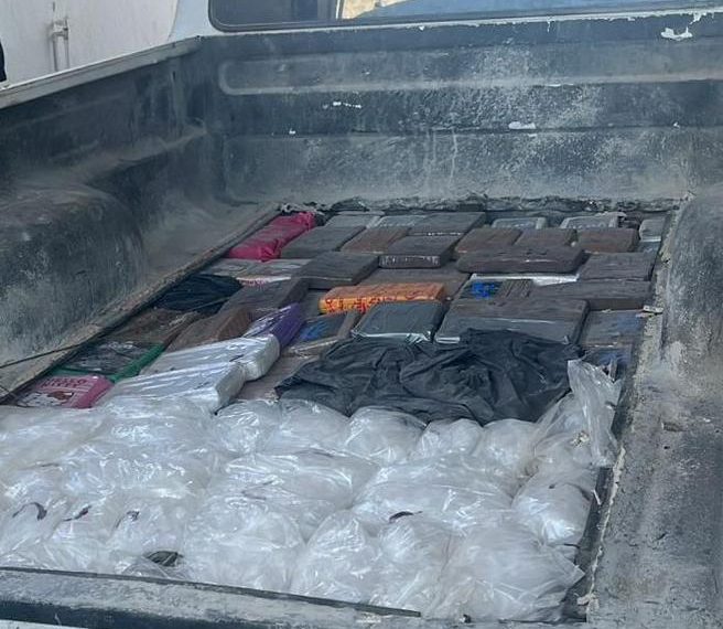 Guardia Nacional y Ejército Mexicano aseguran más de 102 kilos de droga y armamento en Sonora