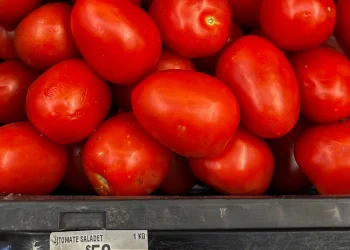El jitomate, el más reciente símbolo del aumento del costo de vida en EU