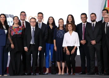 Sheinbaum confirma que farmacéuticas invertirán 21 mil mdp para producir medicamentos