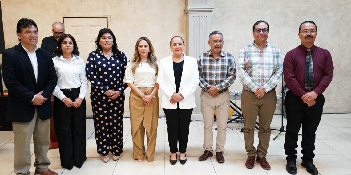 Realiza Ayuntamiento ceremonia de reconocimiento a las y los maestros