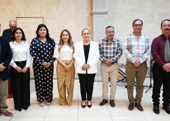 Realiza Ayuntamiento ceremonia de reconocimiento a las y los maestros