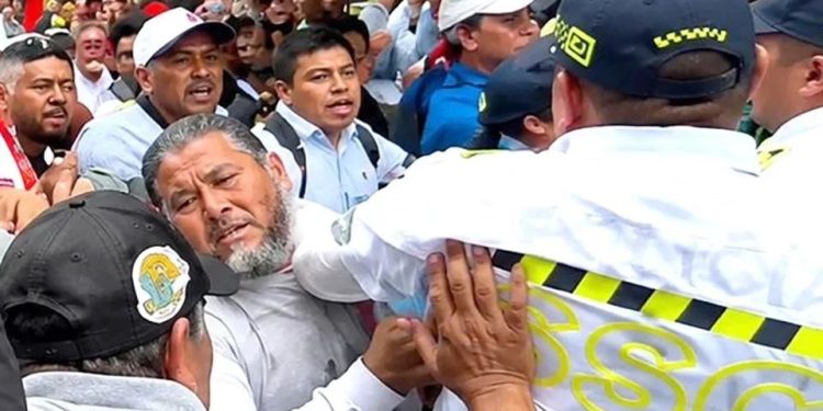 Acecha la CNTE a 16 días del Mundial