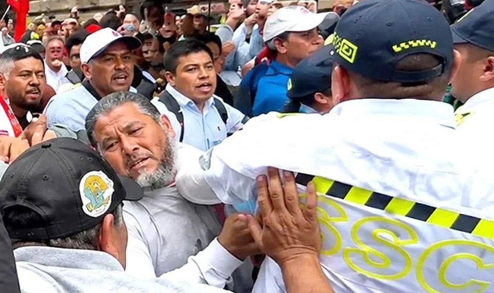 Acecha la CNTE a 16 días del Mundial