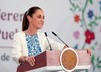 Rechaza Sheinbaum dilema: ni me agacho ni negocio