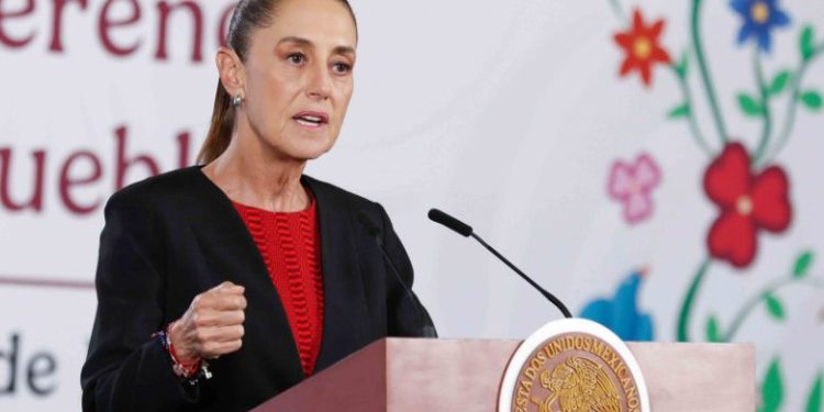 Sheinbaum confirma que reunión con Sara Carter se pospone