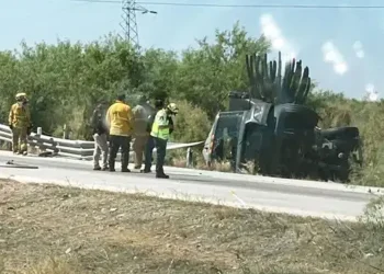 Vuelca pipa cargada de turbosina al sur de Empalme