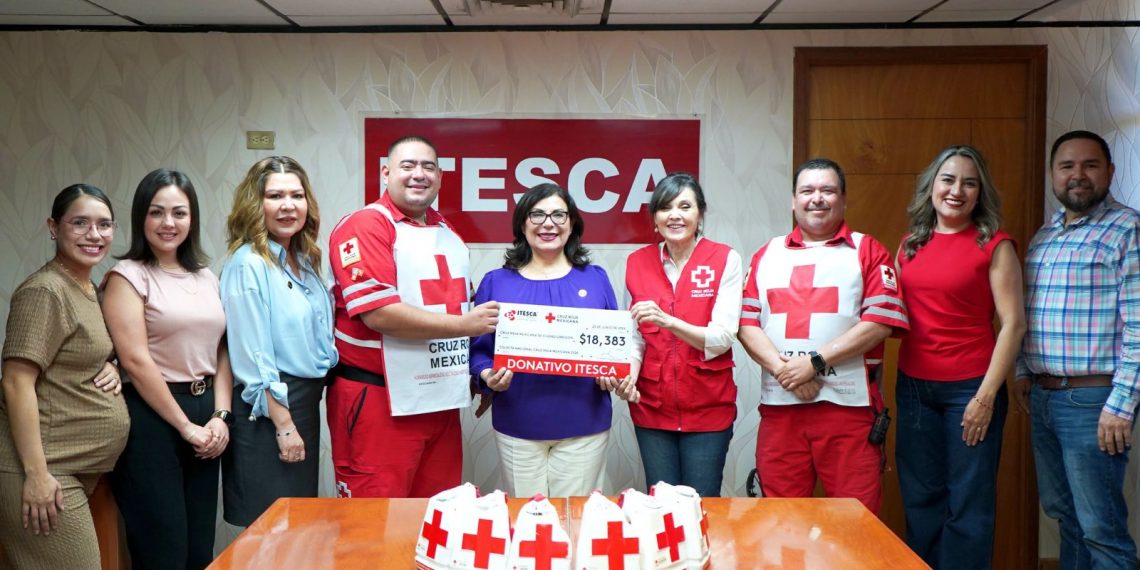 Comunidad educativa de Itesca apoya con donativo a la Cruz Roja