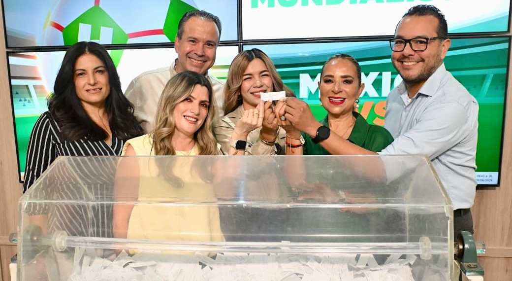 Premia Ayuntamiento de Hermosillo a ciudadana cumplida con la promoción Vive una Experiencia Mundialista