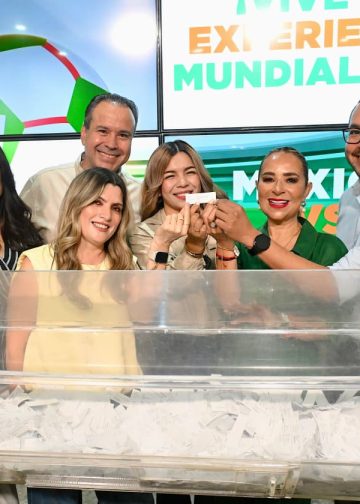 Premia Ayuntamiento de Hermosillo a ciudadana cumplida con la promoción Vive una Experiencia Mundialista