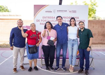 Gobierno de Sonora entrega apoyos de Fortalecimiento Económico a familias de Bahía de Kino