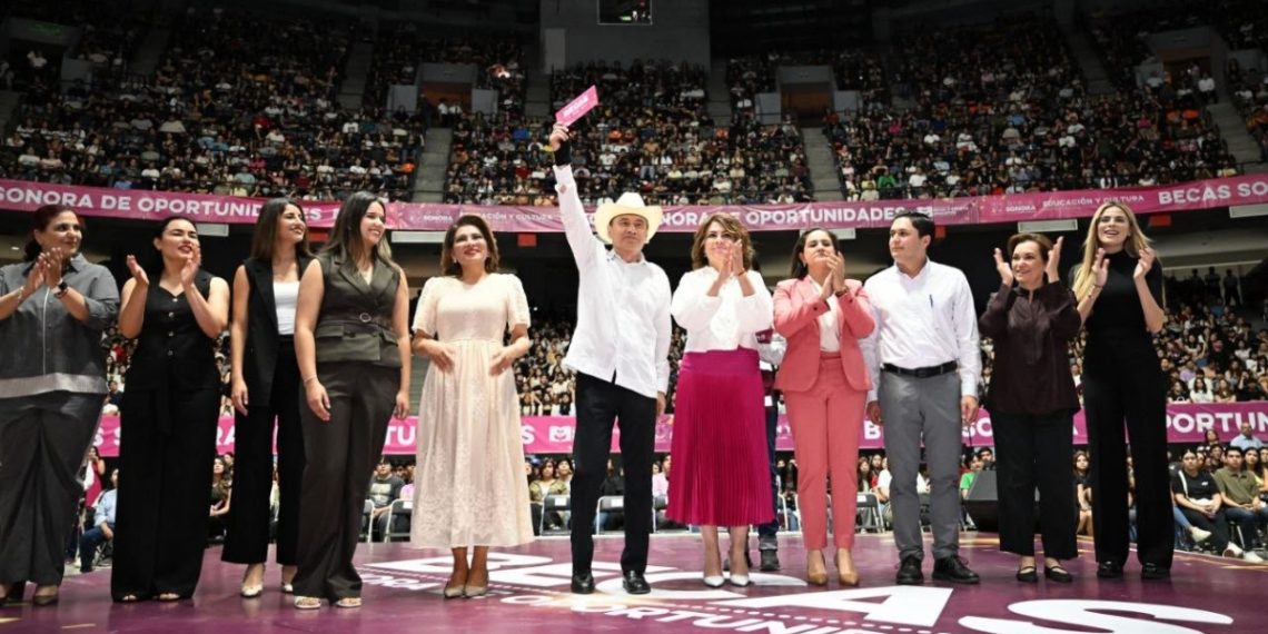 Gobernador Durazo respalda el futuro de los jóvenes con más de 18 mil becas entregadas en Hermosillo