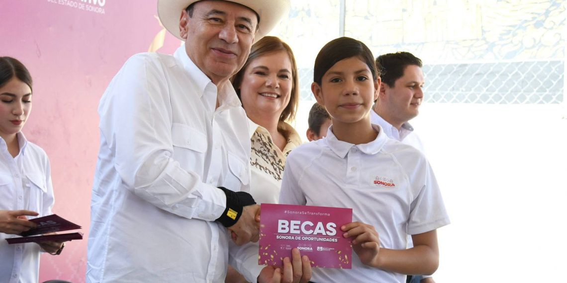 Lleva Gobernador Durazo becas, obras y servicios gratuitos a miles de familias de la sierra sonorense
