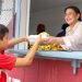 Supervisa alcaldesa Karla Córdova operación de comedor escolar; programa beneficia a miles de alumnos