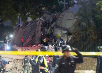 Dos fuertes terremotos sacuden Venezuela, provocando el derrumbe de edificios y viviendas en Caracas