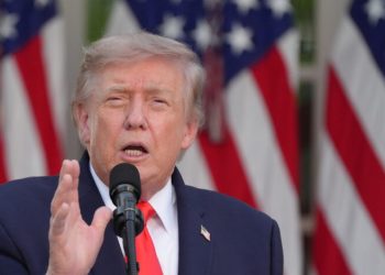 Trump amenaza con arancel de 100% a importaciones europeas si gravan servicios digitales