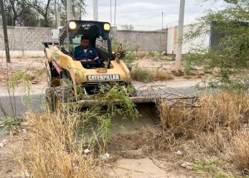 Avanza Gobierno Municipal con limpieza y desazolve de canales y arroyos en Hermosillo