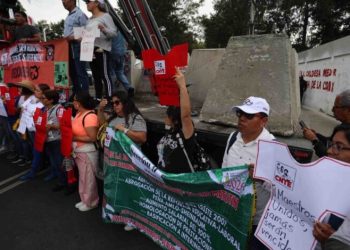 CNTE acusa represión y acoso al intentar llegar a Estadio CDMX