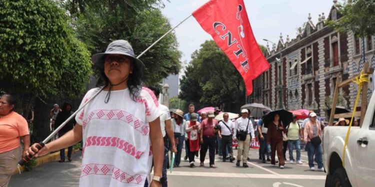 SEP ofrece bono a CNTE para contratar a maestros