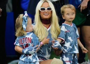 Paris Hilton se roba miradas en el Mundial 2026 con sus dos hijos