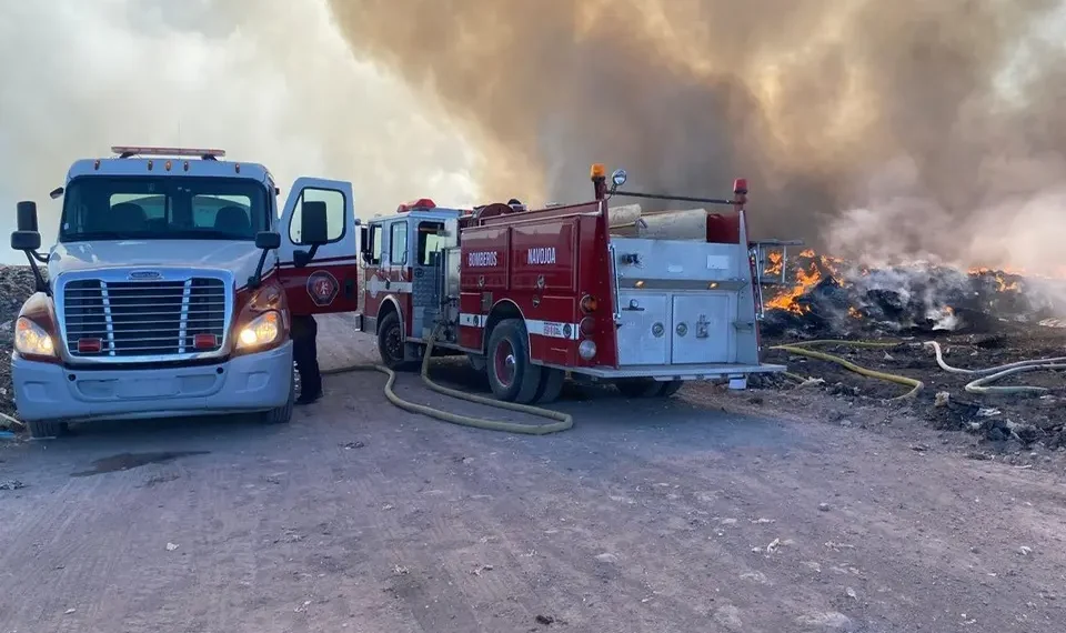 Arde relleno sanitario de Navojoa pero Bomberos detiene impacto mayor