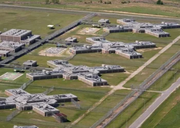 Cárcel del ICE en Luisiana reporta 2da muerte de un detenido en menos de 2 meses