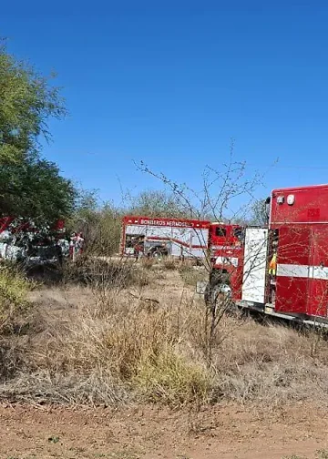 Mueren dos personas tras fuerte choque contra poste en la carretera Hermosillo-Ures