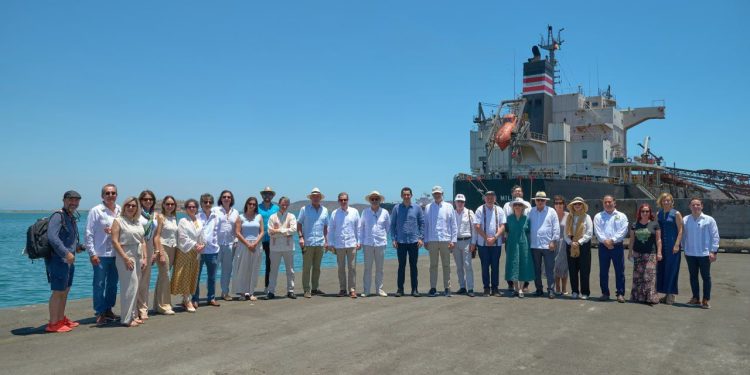 Gobernador Durazo refuerza alianza estratégica con Unión Europea; embajadores visitan Puerto de Guaymas